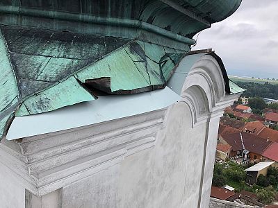 Kontrola opravené věže v Jevíčku pomocí autojeřábu Liebherr 1130