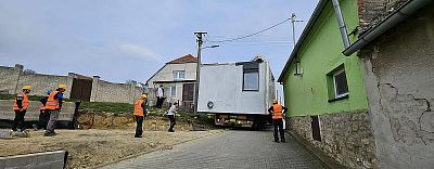 Přeprava modulárního domku 14 × 8,6 m pro firmu Hutchhouse