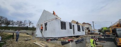 Přeprava modulárního domku 14 × 8,6 m pro firmu Hutchhouse