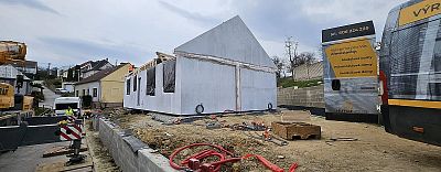 Přeprava modulárního domku 14 × 8,6 m pro firmu Hutchhouse